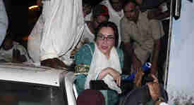 Benazir Bhutto, shocked from having narrowly escaped death, is rescued from bombed vehicle on Thursday <font face=Arial size=-2>(Source: dailytimes.com.pk)</font>