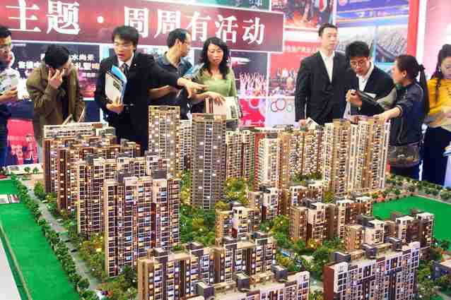 A property fair in Jinan, China <font size=-2>(Source: Spiegel)</font>