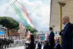 Acrobatic squad flies past ancient Colosseum during June 2 anniversary of Italy's unification