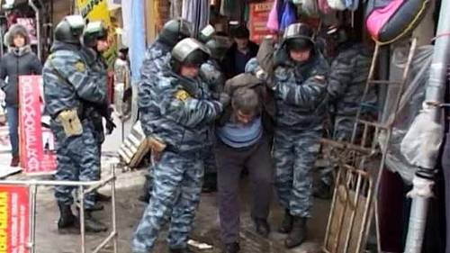 Russian police operation against St. Petersburg mosque (1tv.ru)