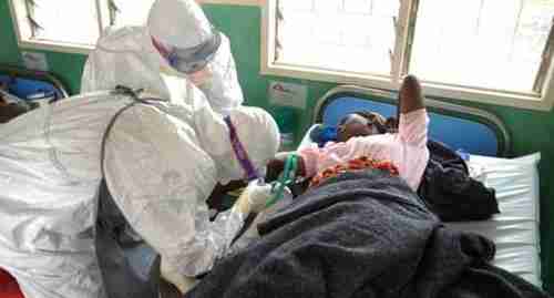 Nigerian doctors treating an Ebola patient