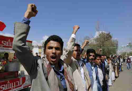 Pro-Houthi Yemenis protest Saudi-led airstrikes (AP)