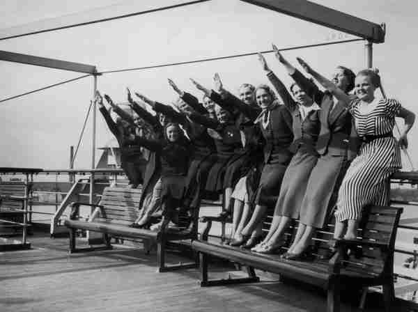 1938: English girls giving Nazi salute returning from a field trip to Germany - 'We had the time of our lives!' (Der Spiegel)