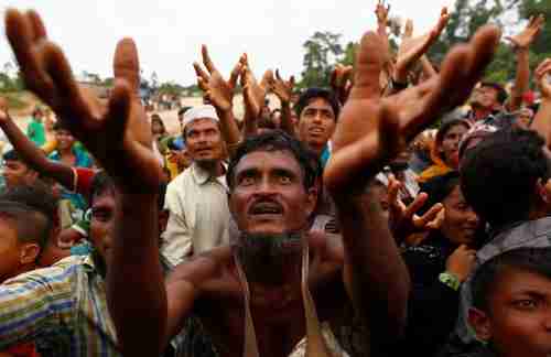 Rohingyas in Bangladesh receive humanitarian aid (Pakistan Today)