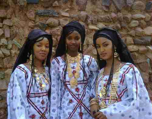 Three Tuareg women in the city of Agadez, Niger, where the new US military drone base will be built (Pinterest)