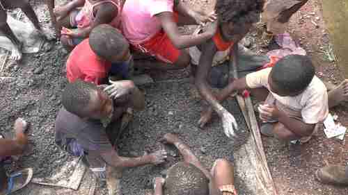 About 40,000 children, some as young as five years old, work as cobalt miners in DR Congo (Sky News)