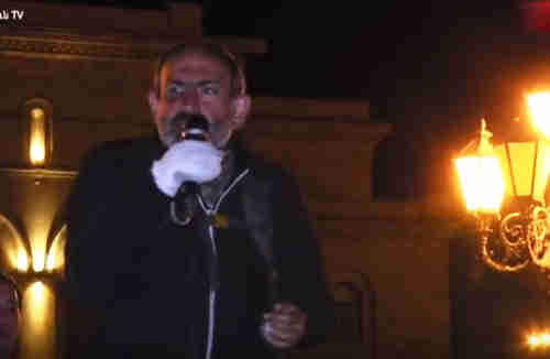 Nikol Pashinyan, late Tuesday evening, calling for his supporters on Wednesday to block buildings and roads.  The violence gave him a black eye, and there is some blood on his bandaged right hand.  (lragir.am)