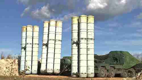 S-300 anti-aircraft missile launchers (RT)