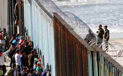 Honduran migrants arrive at US border fence (Reuters)