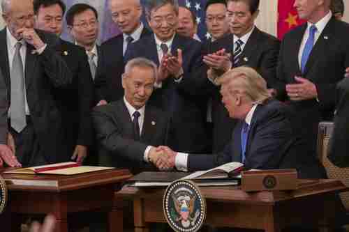 Chinese Vice-Premier Liu and Donald Trump shake hands after signing the agreement (SCMP)