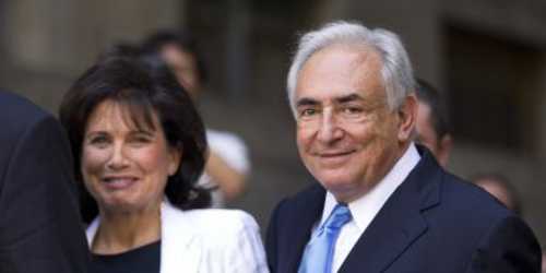 Dominique Strauss-Kahn and wife Anne Sinclair happy as they leave court on Friday (Le Monde)