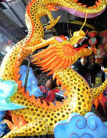 Chinese Lunar New Year dragon lanterns (Xinhua)