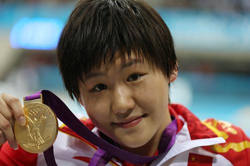 Chinese swimming superstar Ye Shiwen holding her gold medal