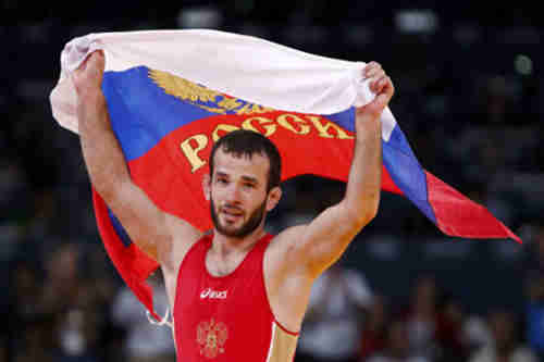 Freestyle wrestling gold medal winner Jamal Otarsultanov (geo.tv)