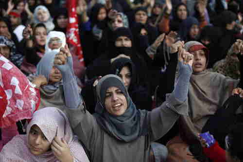 Pakistani Shia women protest the murder of 81 people in Quetta (Reuters)