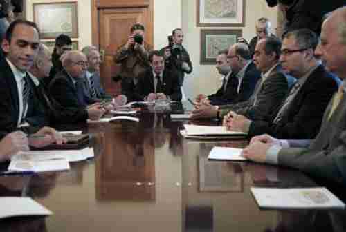 Cyprus's president leads overnight financial crisis talks (Kathimerini)