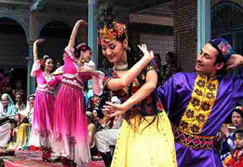 Uighur folk dance in Xinjiang province in 2006 (Xinhua)