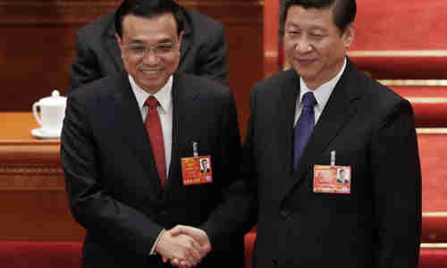 China's Prime Minister Li Keqiang (L) shakes hands with President Xi Jinping (Getty)