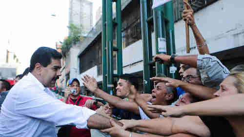 Maduro meets with enthusiastic voters