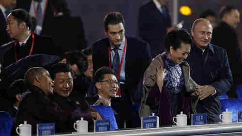 Vladimir Putin puts blanket on Peng Liyuan, Xi Jinping's wife (Reuters)