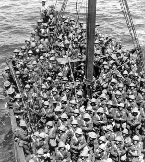 British soldiers just before landing at Gallipoli in 1915