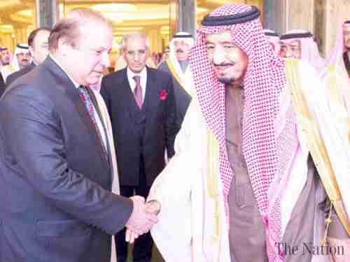 Pakistan's Nawaz Sharif shakes hands with Saudi King Salman (The Nation)
