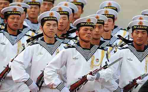 Members of the Chinese Navy honor guard (Getty)