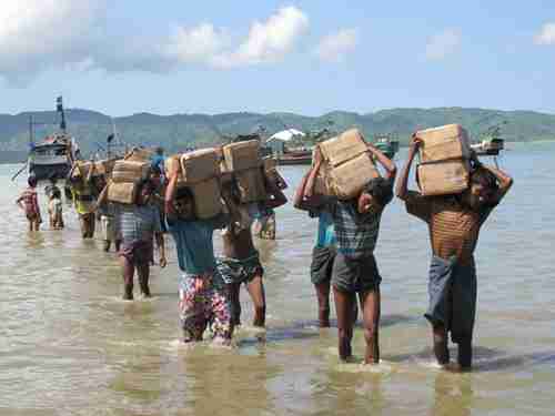Aid being brought ashore at a Rohingya camp in Burma (Lowy)