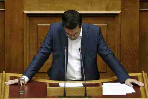 Alexis Tsipras giving speech to parliament on Friday (Kathimerini)