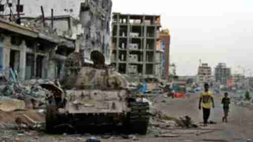 Tank destroyed in clashes between Houthis and government forces in Aden (BBC)