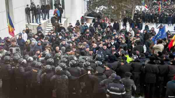  Hundreds of protesters broke through police lines on Wednesday to get into Moldova's parliament on January 20 (Reuters)