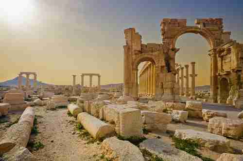 Ruins of Hadrian’s Gate, Palmyra -- what it used to look like before the ISIS invasion (Getty)
