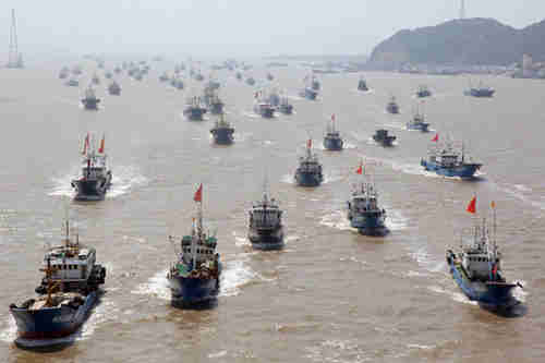 3,000 boat Chinese fishing fleet on Sept 16, 2013 (Xinhua)