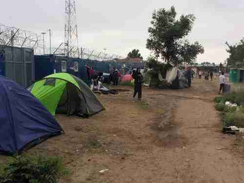 Refugees camped on the Serbian side of the border with Hungary (Balkan Insight)